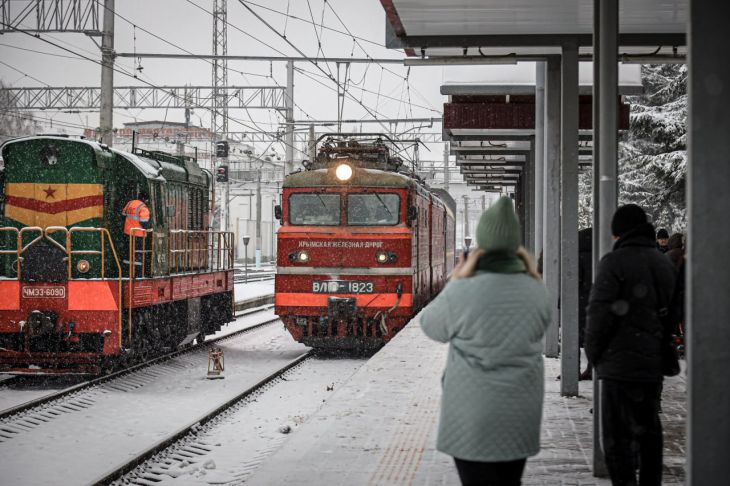 Три поезда из Крыма и один в Симферополь задерживаются в пути до 5 часов