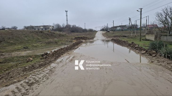 Жители Черноморского жалуются на размытые дороги