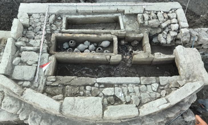 В Херсонесе обнаружили свинцовые погребальные урны с именами умерших