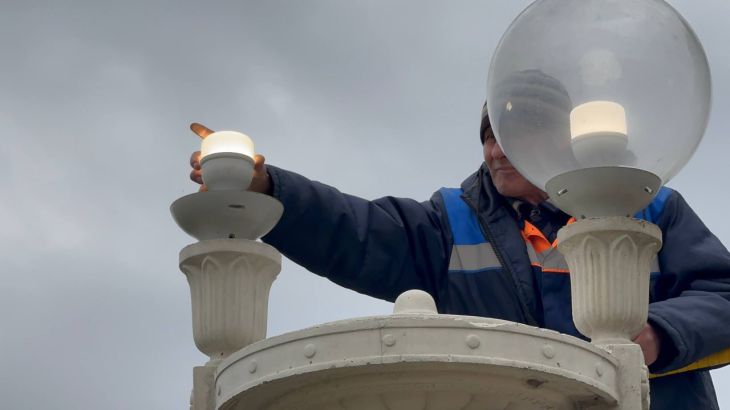 В Керчи восстановили уличное освещение в сквере на Адмиралтейском проезде