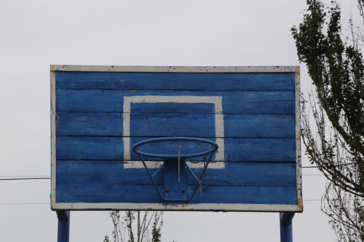 Новую спортплощадку получит крымский двор, который признают самым спортивным