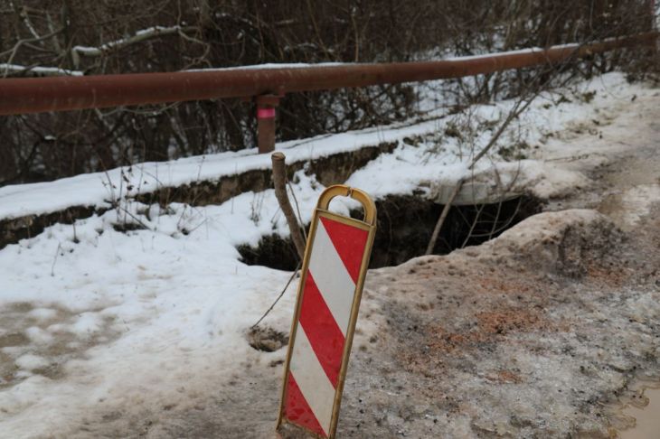 Часть арочного моста под Алуштой обрушилась: проезд для грузовой техники закрыт