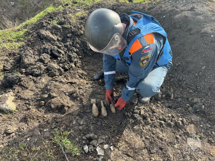 Авиабомбу, артиллерийский снаряд и две мины уничтожили в Крыму 