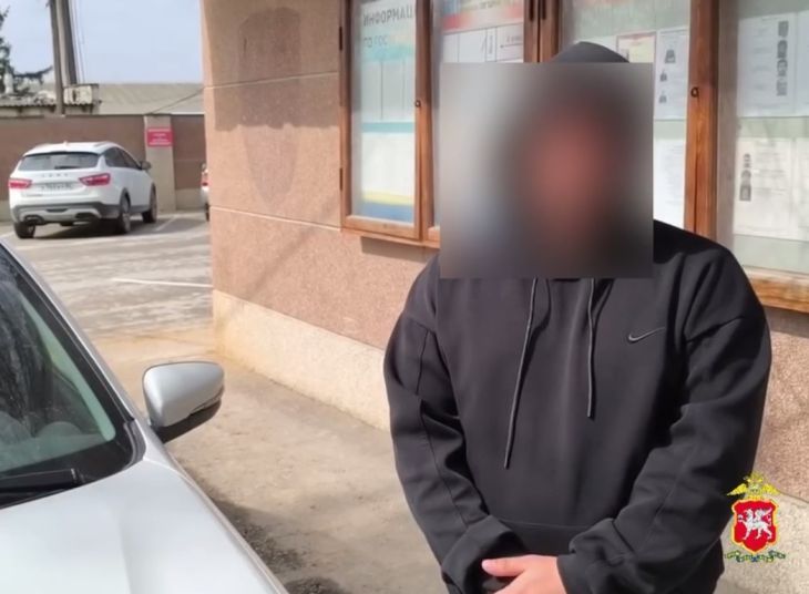 В Крыму поймали дрифтера, который жег резину у детской площадки