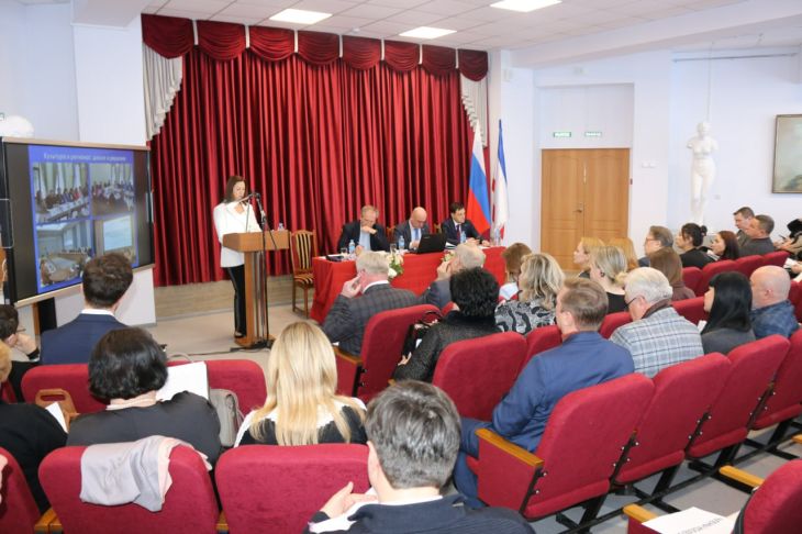 Для крымских учреждений культуры в прошлом году приобрели 65 комплектов кинооборудования