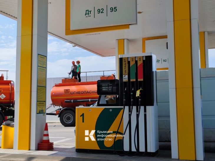 Где можно заправить автомобиль в Крыму 30 июня: адреса АЗС