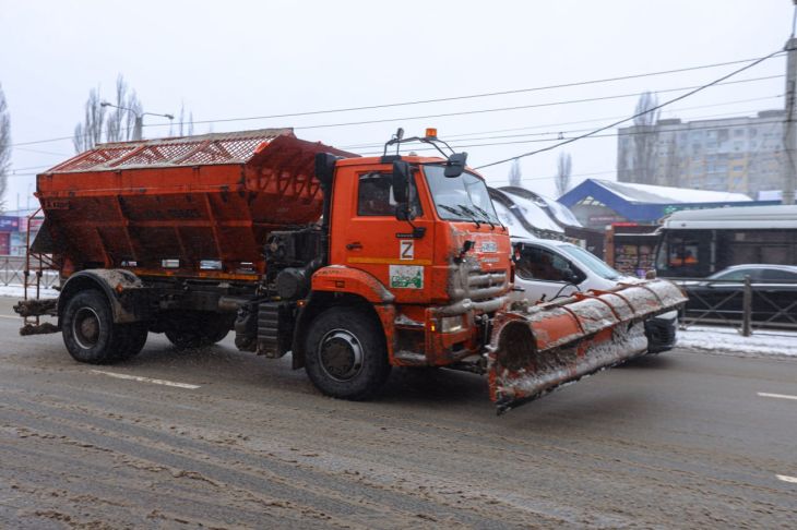 На дорогах Ялты и Алушты вечером образуется чёрный лёд