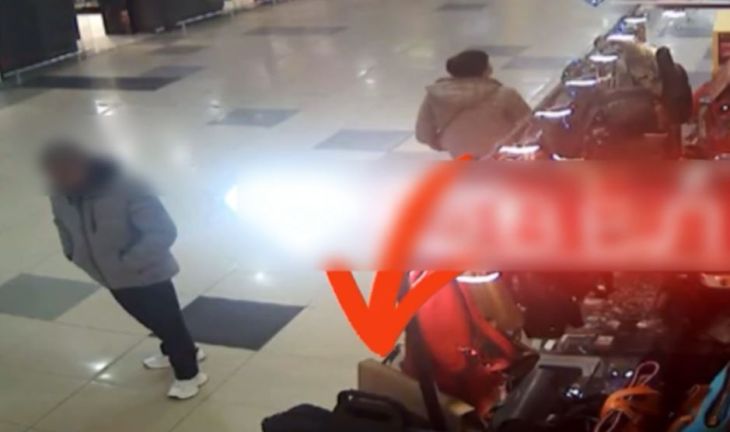 Хотел подарить жене: симферополец украл сумку стоимостью 12 тысяч рублей