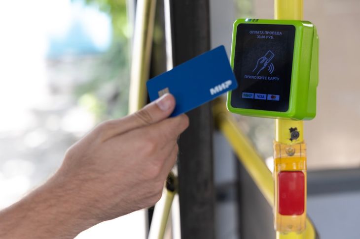 Более 90% всех поездок в общественном транспорте крымчане оплачивают банковской картой