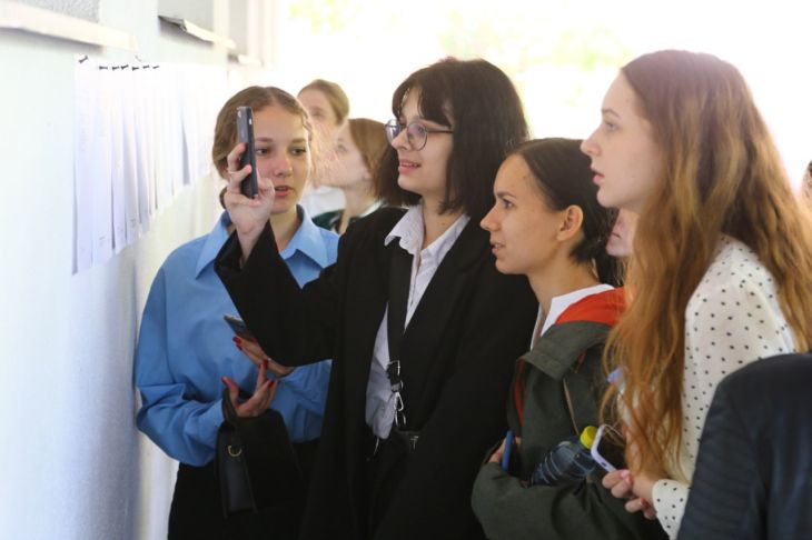 53 выпускника крымских школ получили высший балл по результатам ЕГЭ